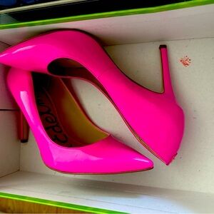 Sam Edelman fuchsia pink pumps